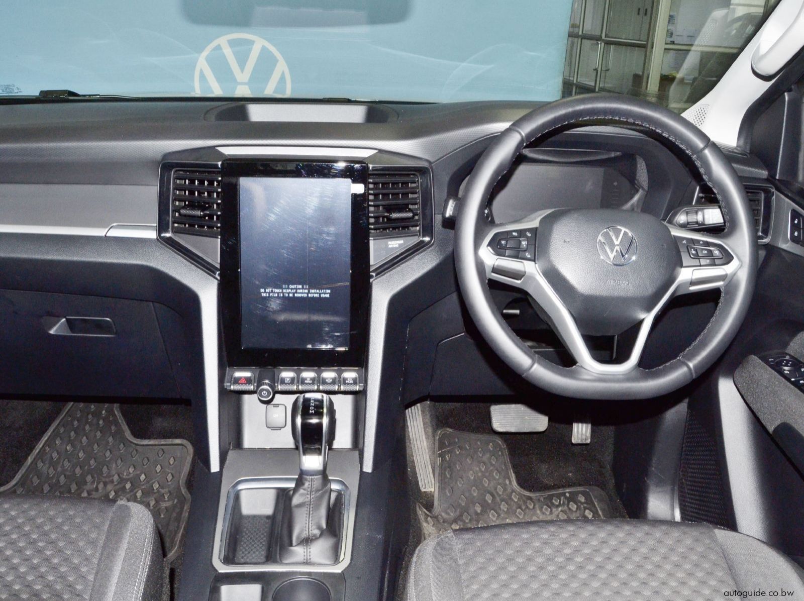 2025 Volkswagen Amarok Life pictures