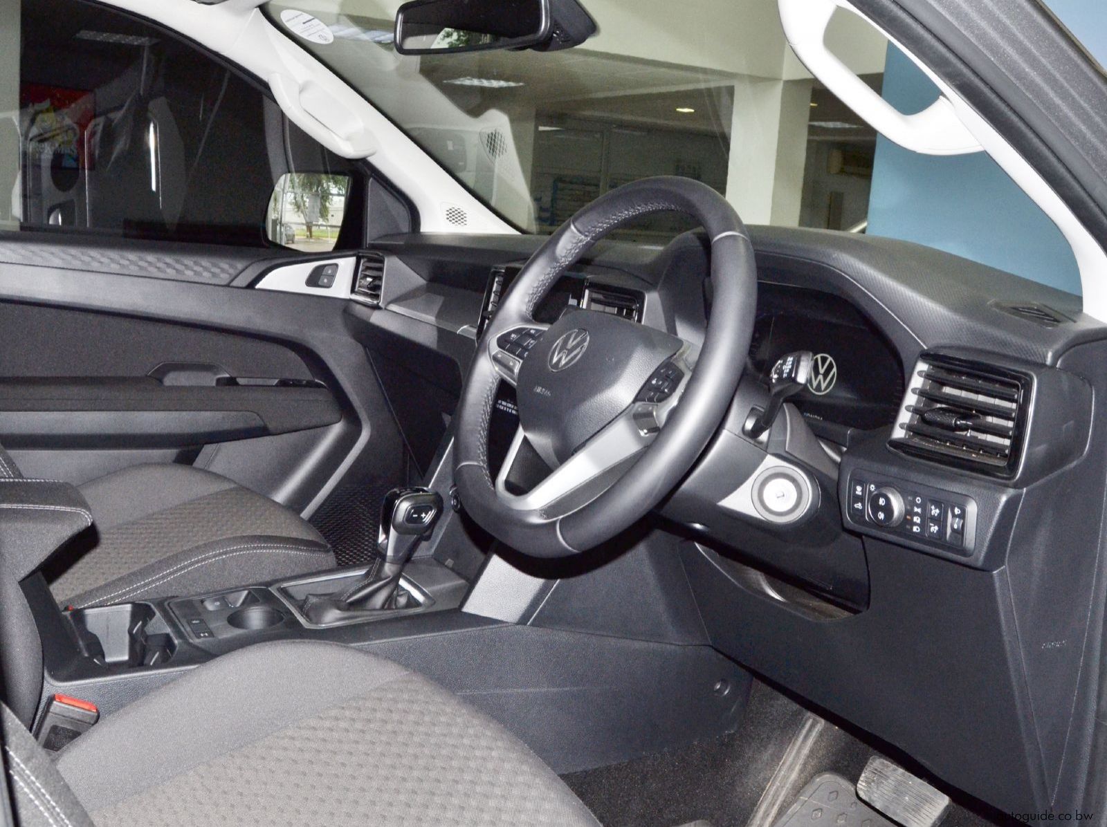 2025 Volkswagen Amarok Life pictures