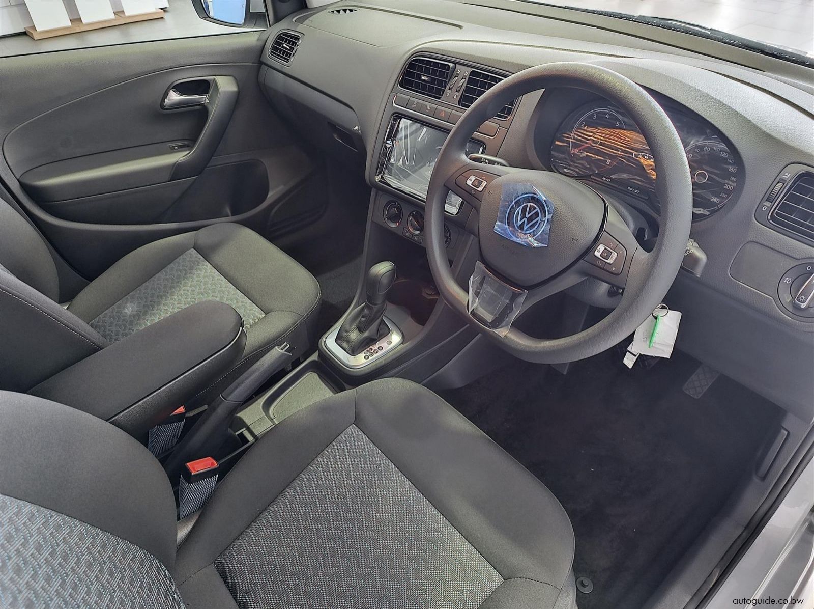 2025 Volkswagen Polo Vivo 1.6L 77kW pictures
