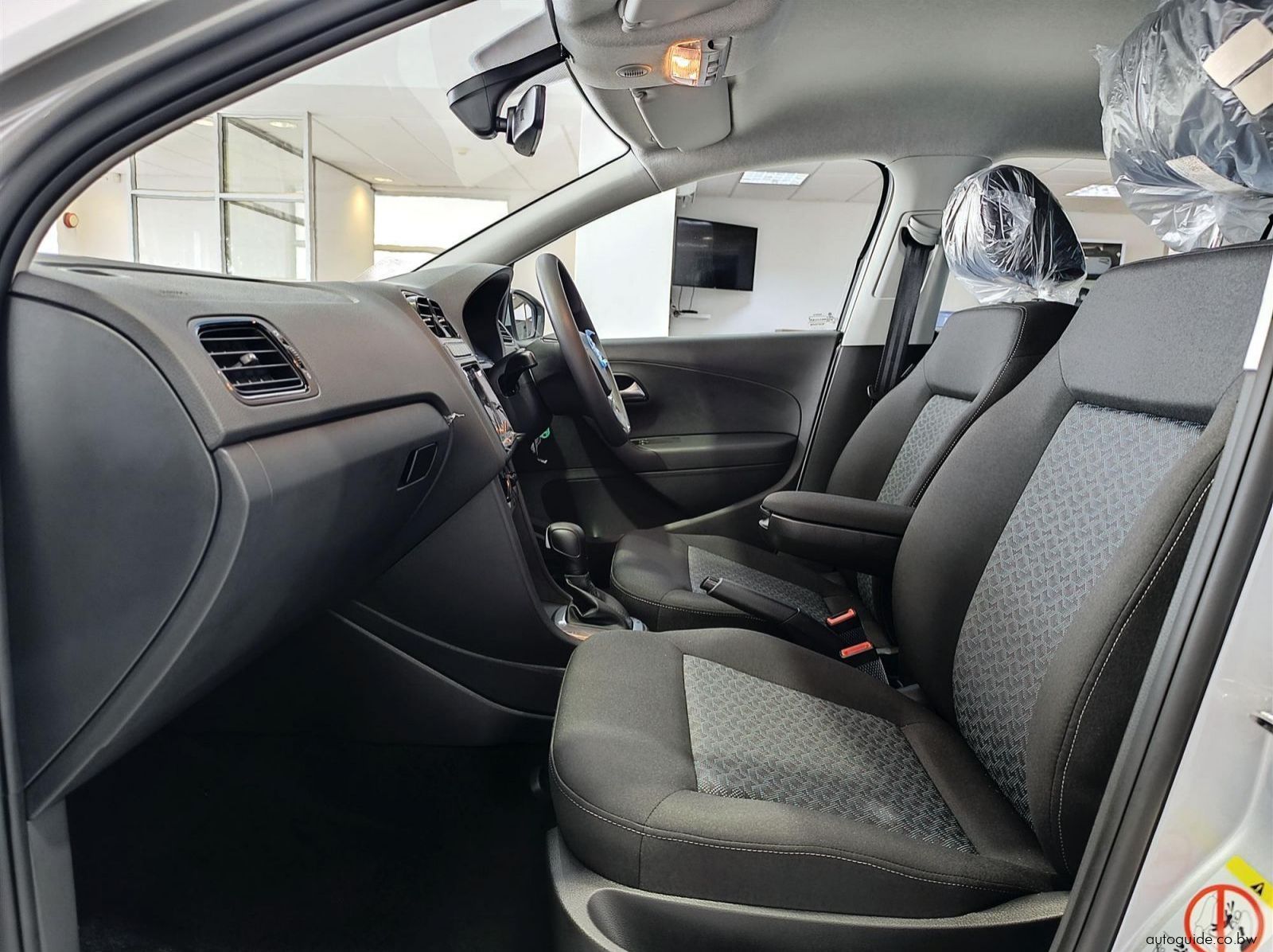2025 Volkswagen Polo Vivo 1.6L 77kW pictures