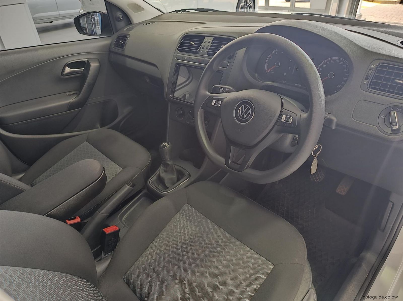 2025 Volkswagen Polo Vivo Life 63kW pictures