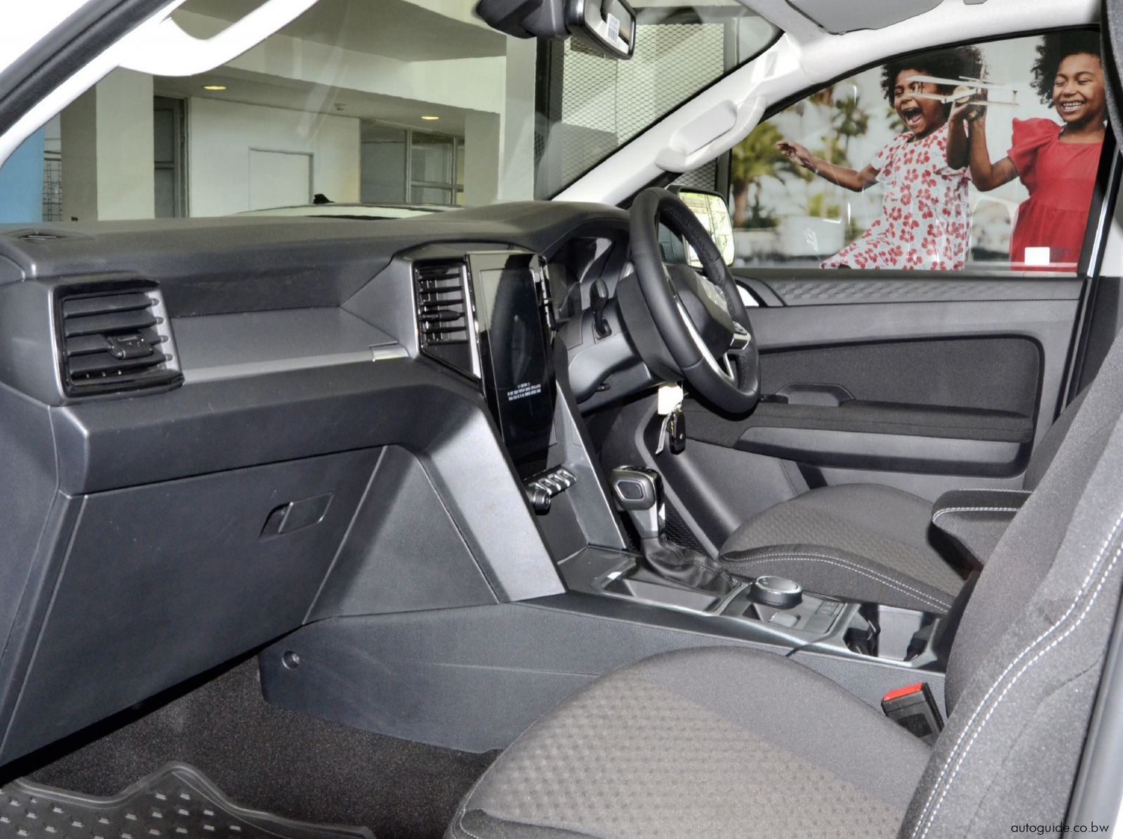 2025 Volkswagen Amarok Life 4Motion pictures