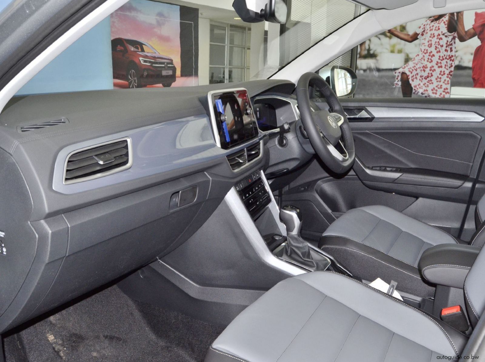 2025 Volkswagen T-Roc Design TSi pictures