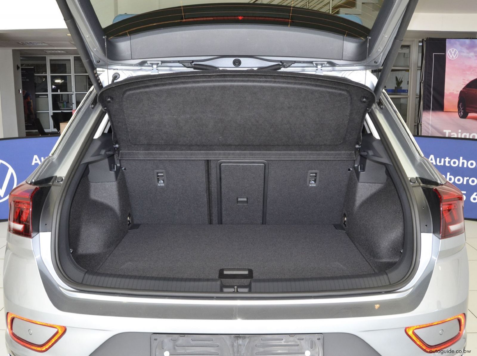 2025 Volkswagen T-Roc Design TSi pictures