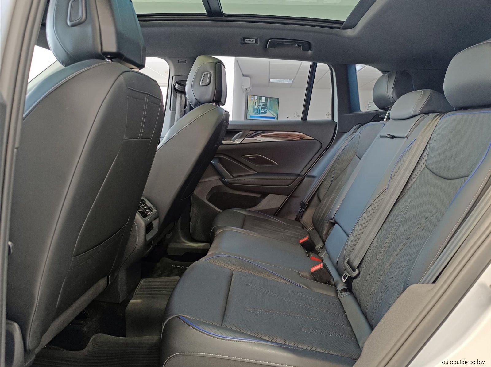 2025 Volkswagen Tiguan 2.0TDi 110kw R-Line pictures