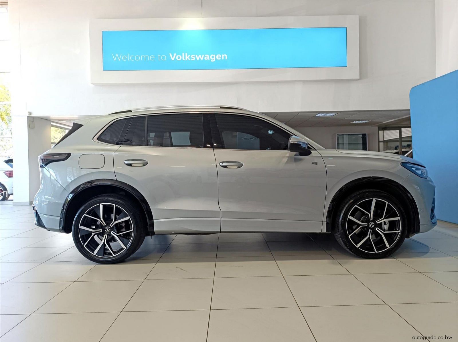 2025 Volkswagen Tiguan 2.0TDi 110kw R-Line pictures