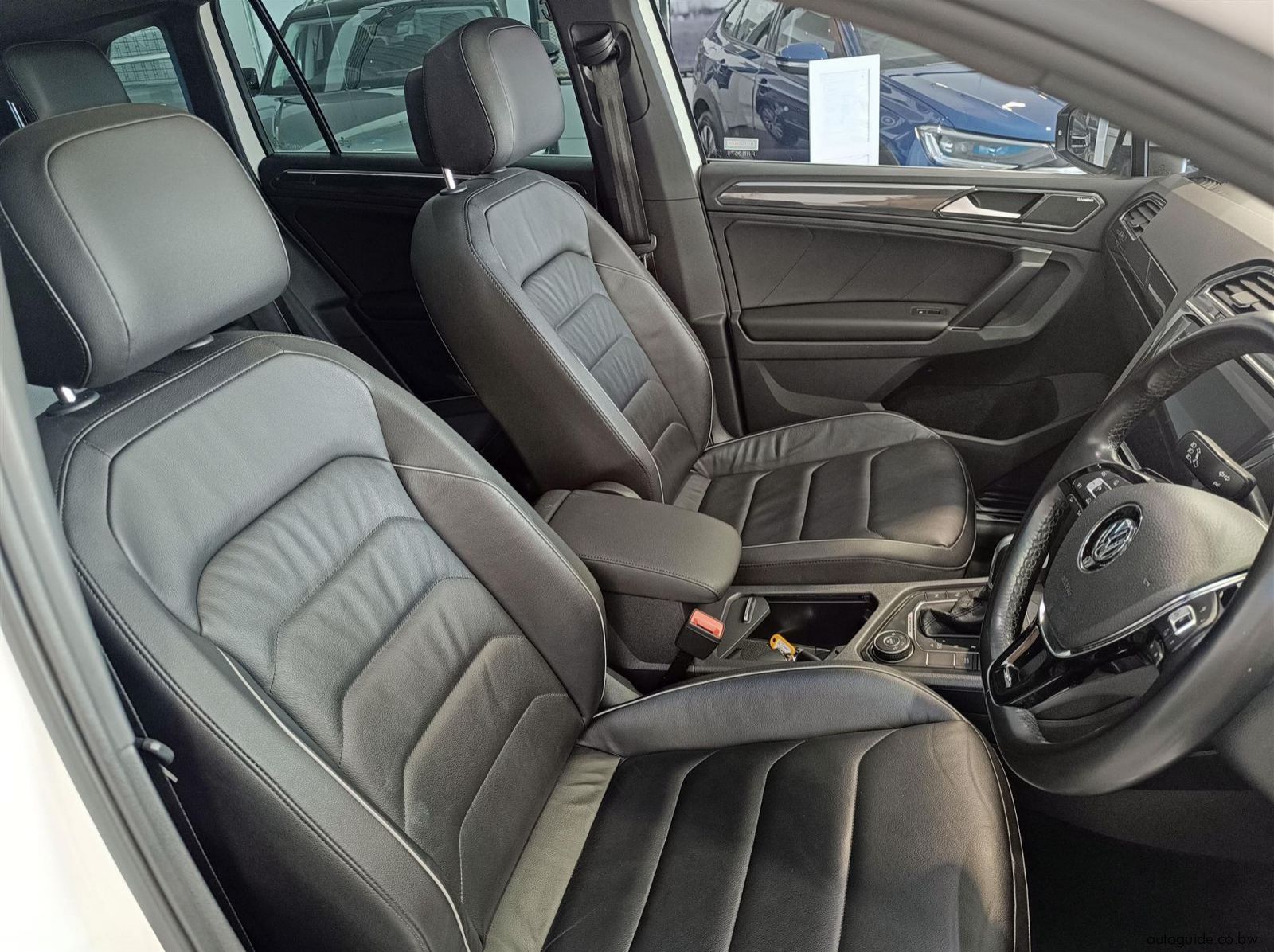 2018 Volkswagen Tiguan 2.0TDI HighLine R-Line pictures