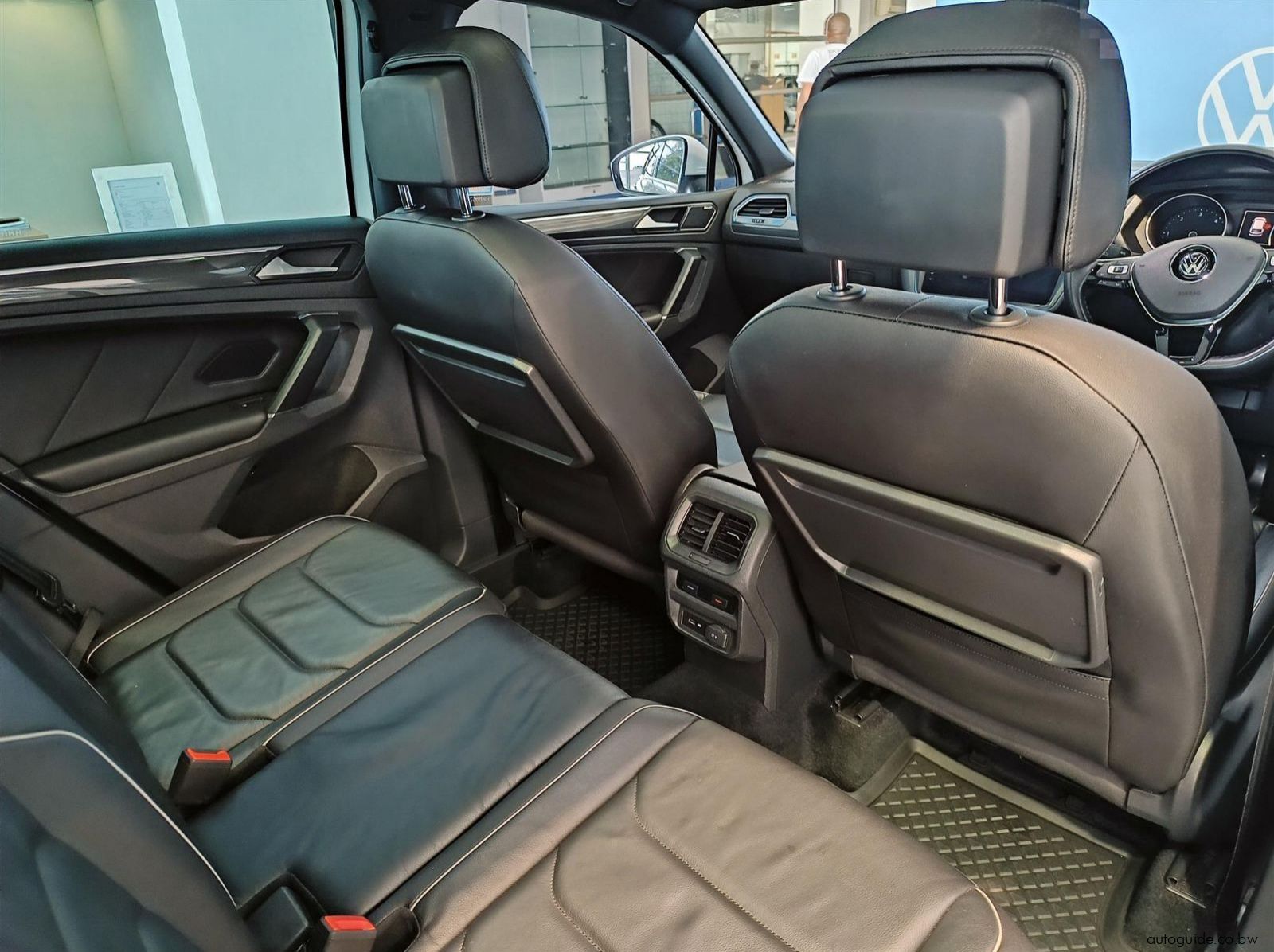 2018 Volkswagen Tiguan 2.0TDI HighLine R-Line pictures
