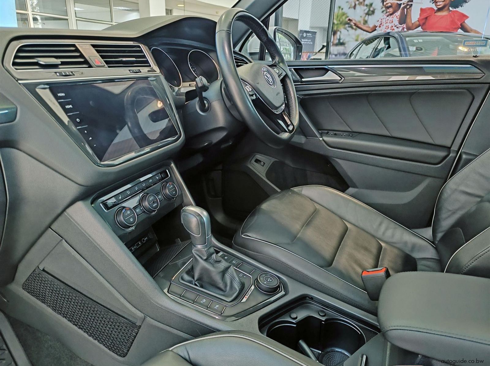 2018 Volkswagen Tiguan 2.0TDI HighLine R-Line pictures