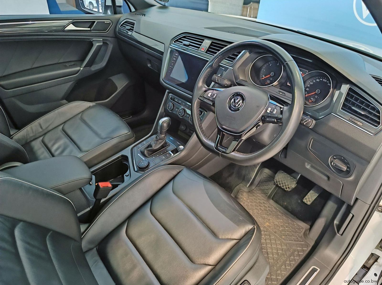 2018 Volkswagen Tiguan 2.0TDI HighLine R-Line pictures