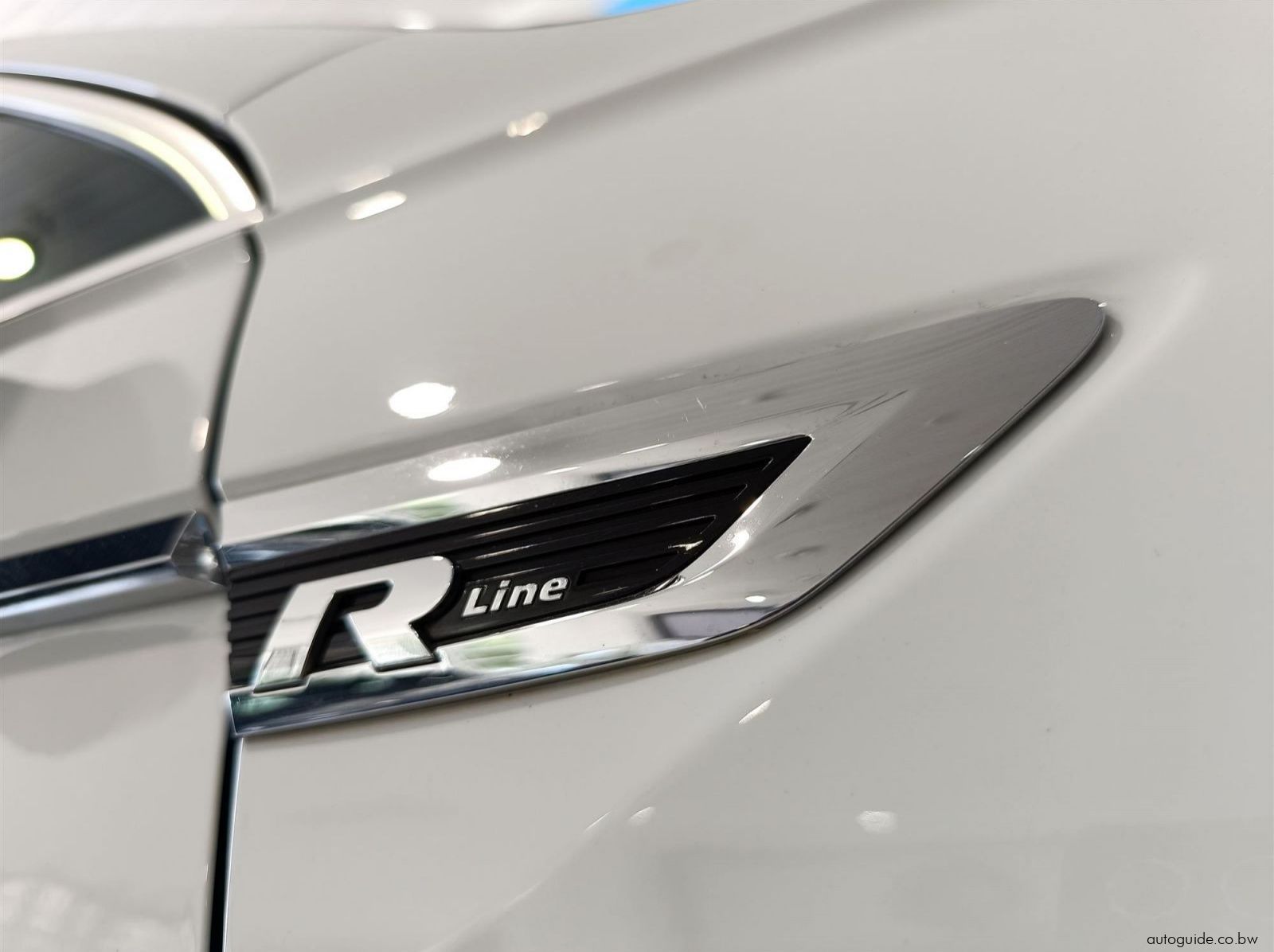 2018 Volkswagen Tiguan 2.0TDI HighLine R-Line pictures