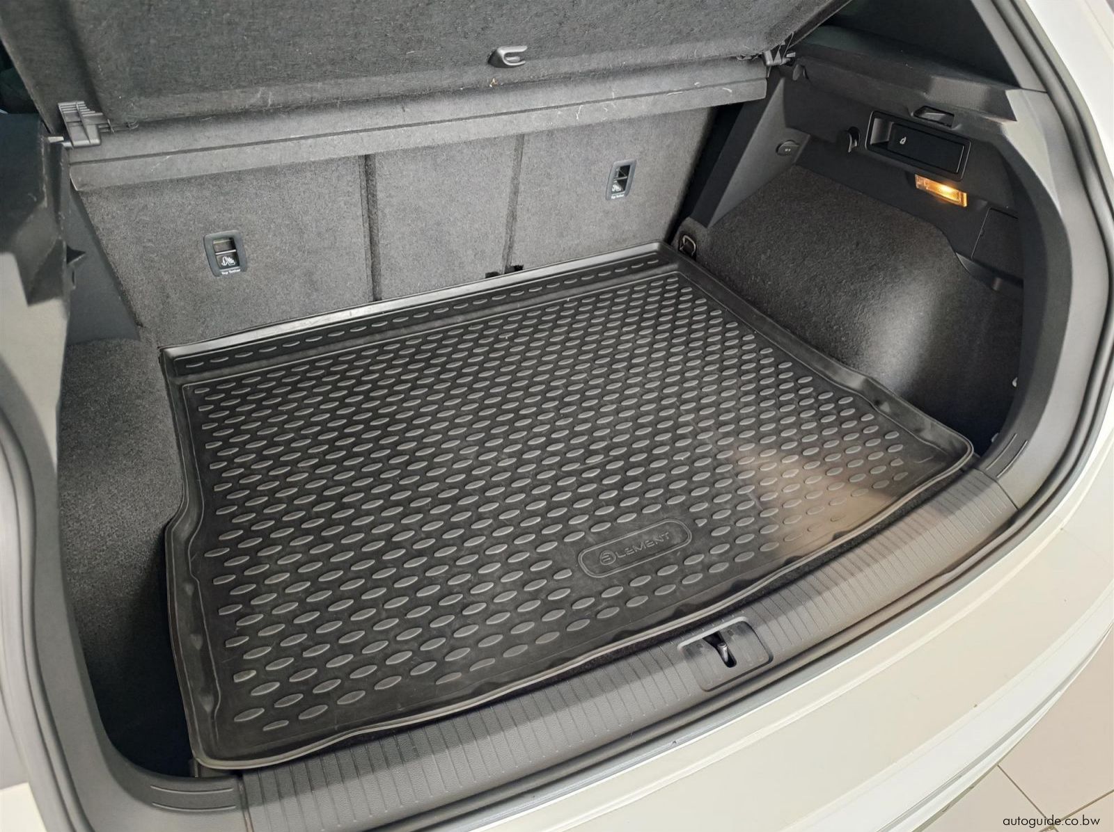 2018 Volkswagen Tiguan 2.0TDI HighLine R-Line pictures