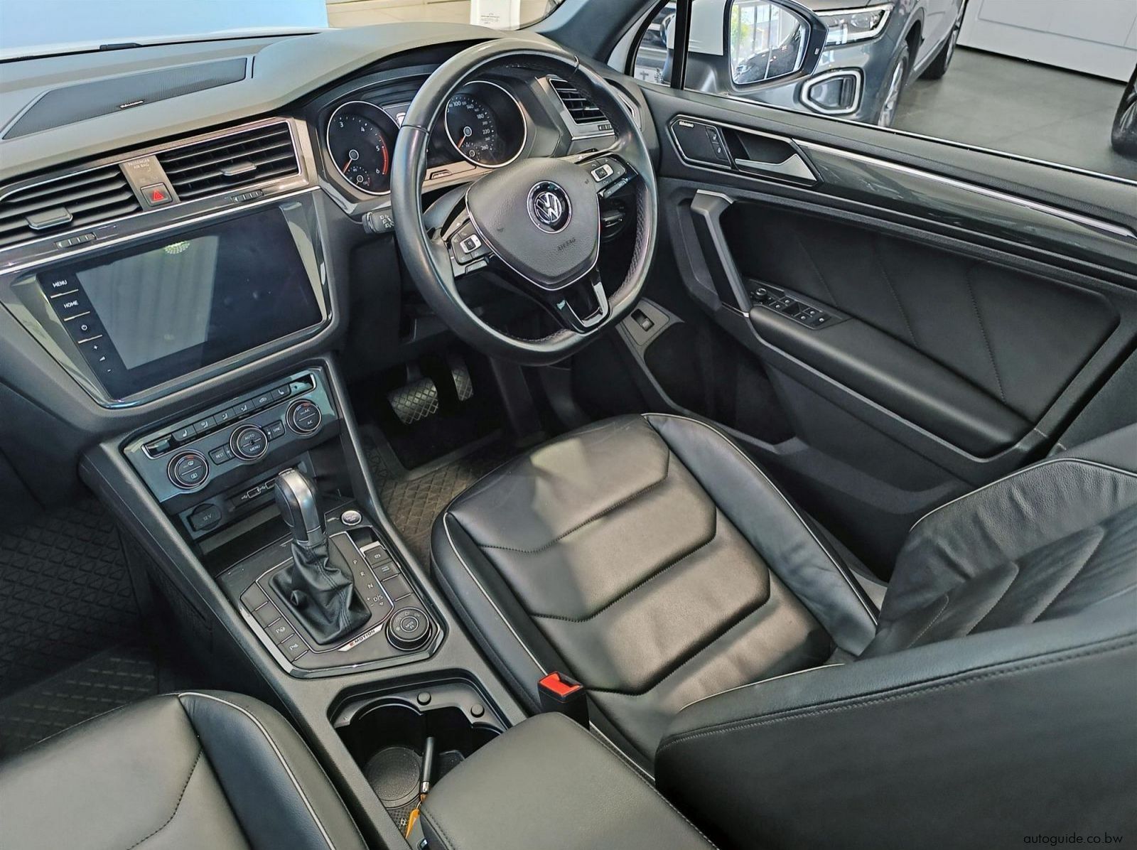 2018 Volkswagen Tiguan 2.0TDI HighLine R-Line pictures