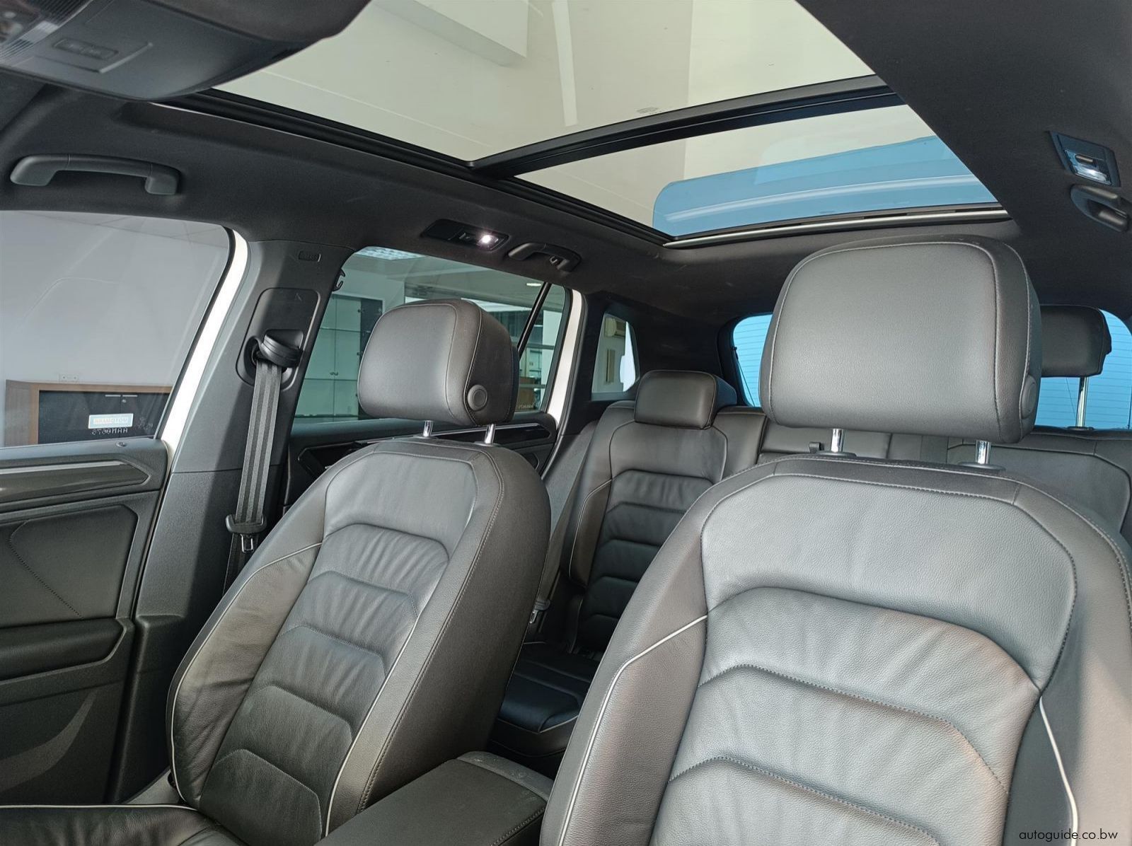 2018 Volkswagen Tiguan 2.0TDI HighLine R-Line pictures