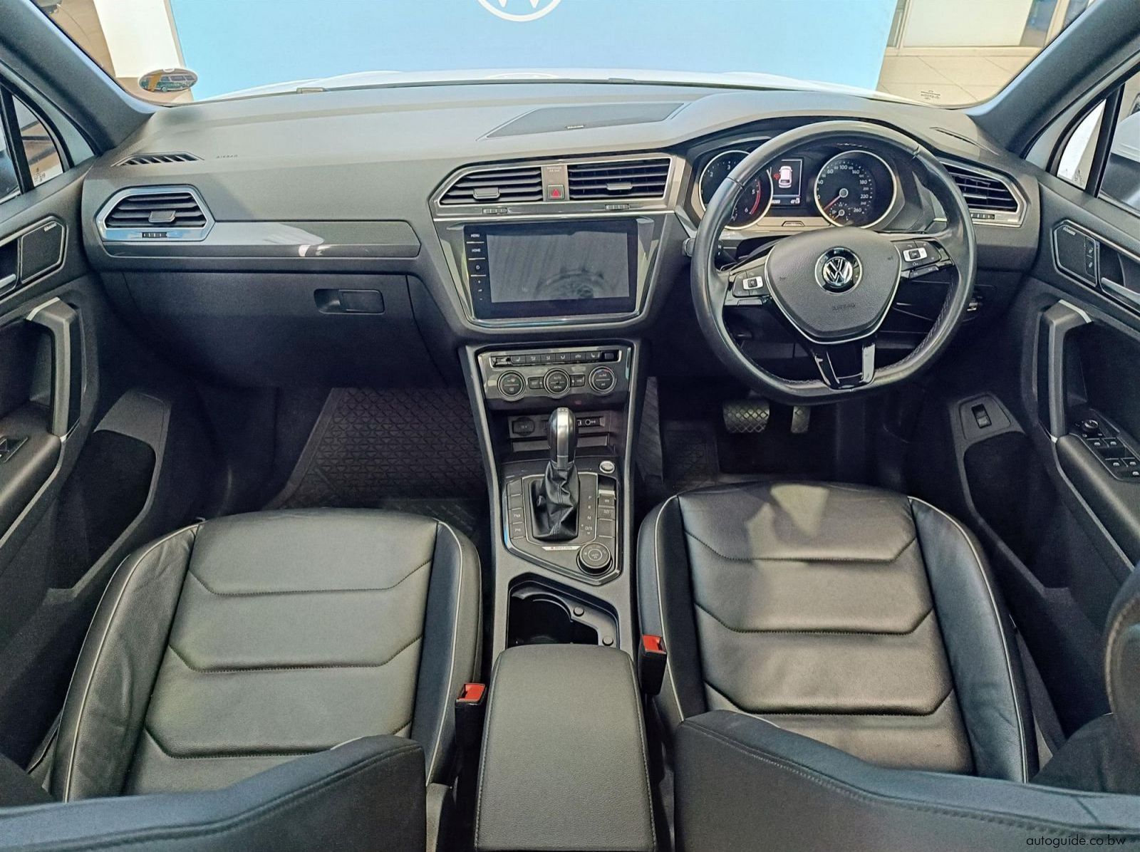 2018 Volkswagen Tiguan 2.0TDI HighLine R-Line pictures