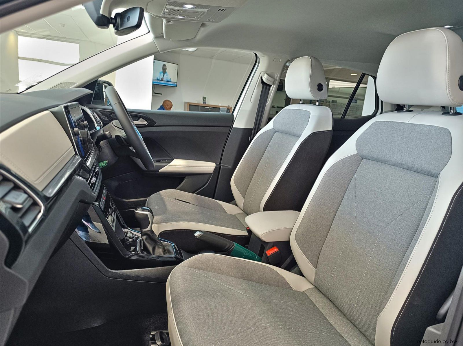 2026 Volkswagen T-Cross 1.0L TSi 85kW pictures