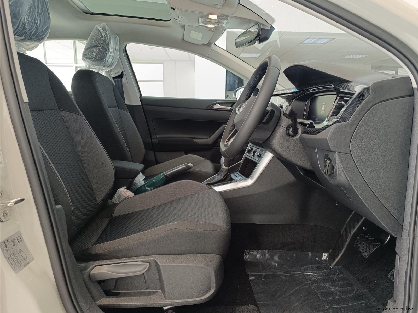 2025 Volkswagen Polo 1.0TSI Life DSG pictures