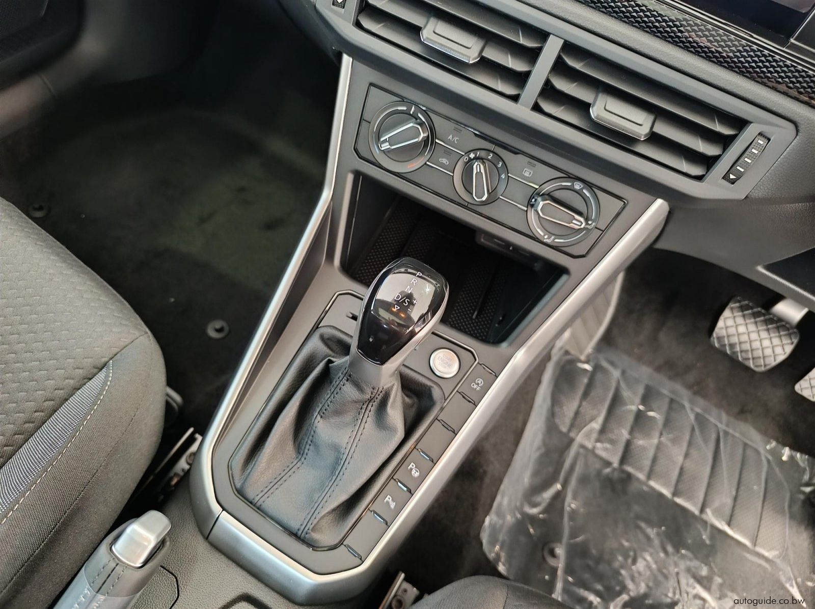 2025 Volkswagen Polo 1.0TSI Life DSG pictures