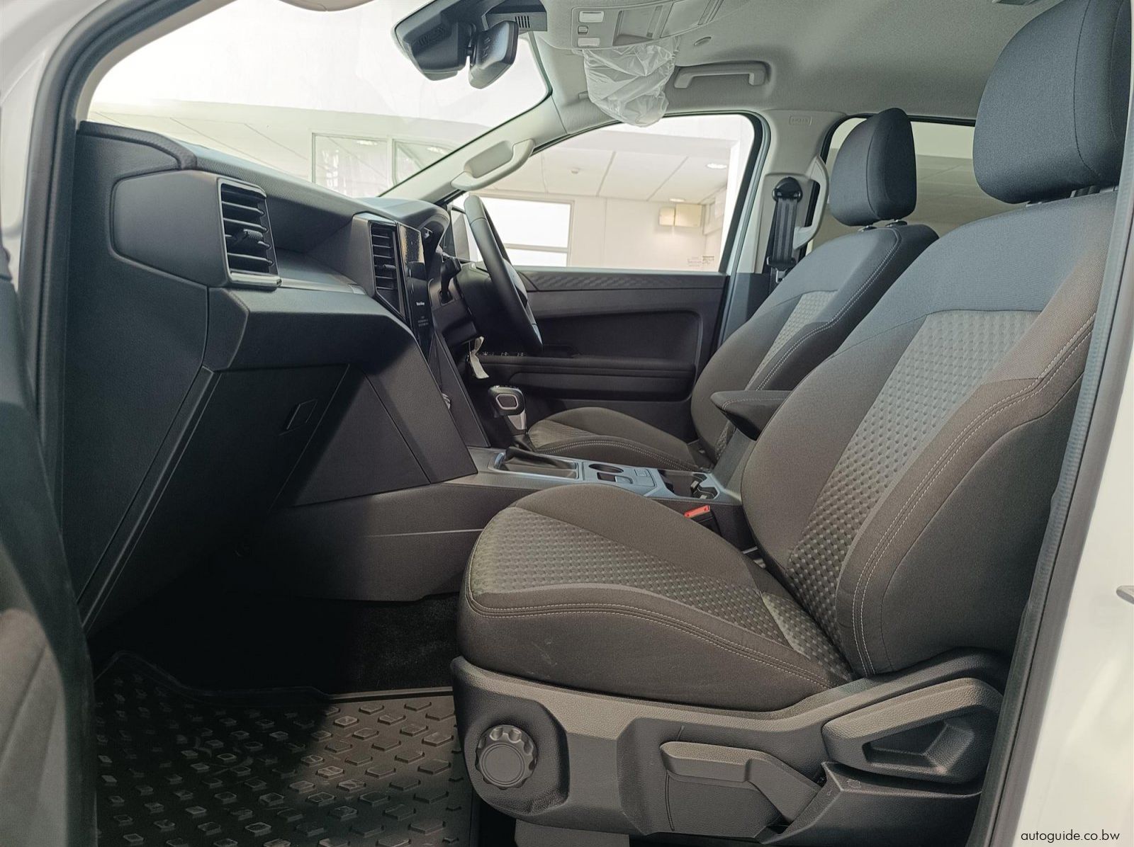 2026 Volkswagen Amarok Base 2.0TDi A/T 4x2 pictures