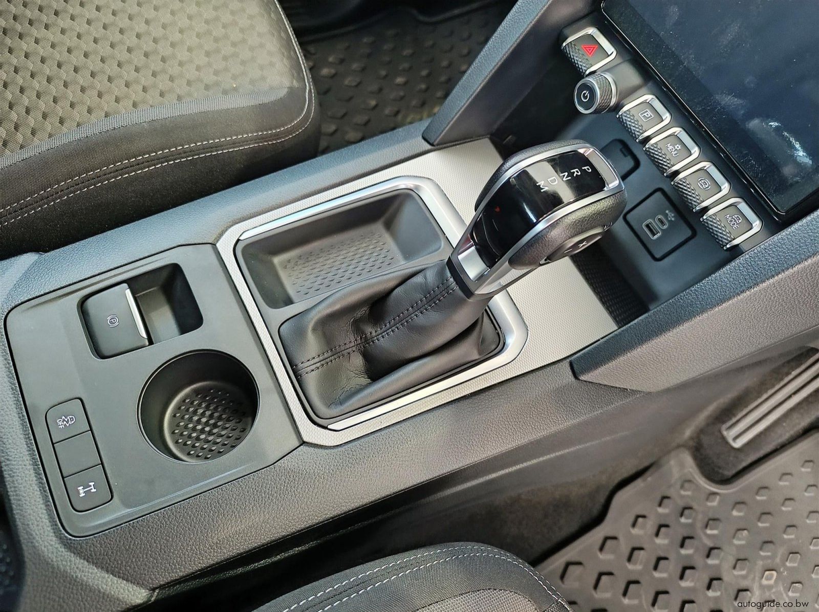 2026 Volkswagen Amarok Base 2.0TDi A/T 4x2 pictures