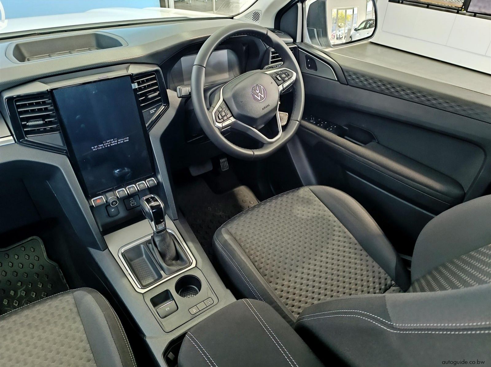 2026 Volkswagen Amarok Base 2.0TDi A/T 4x2 pictures