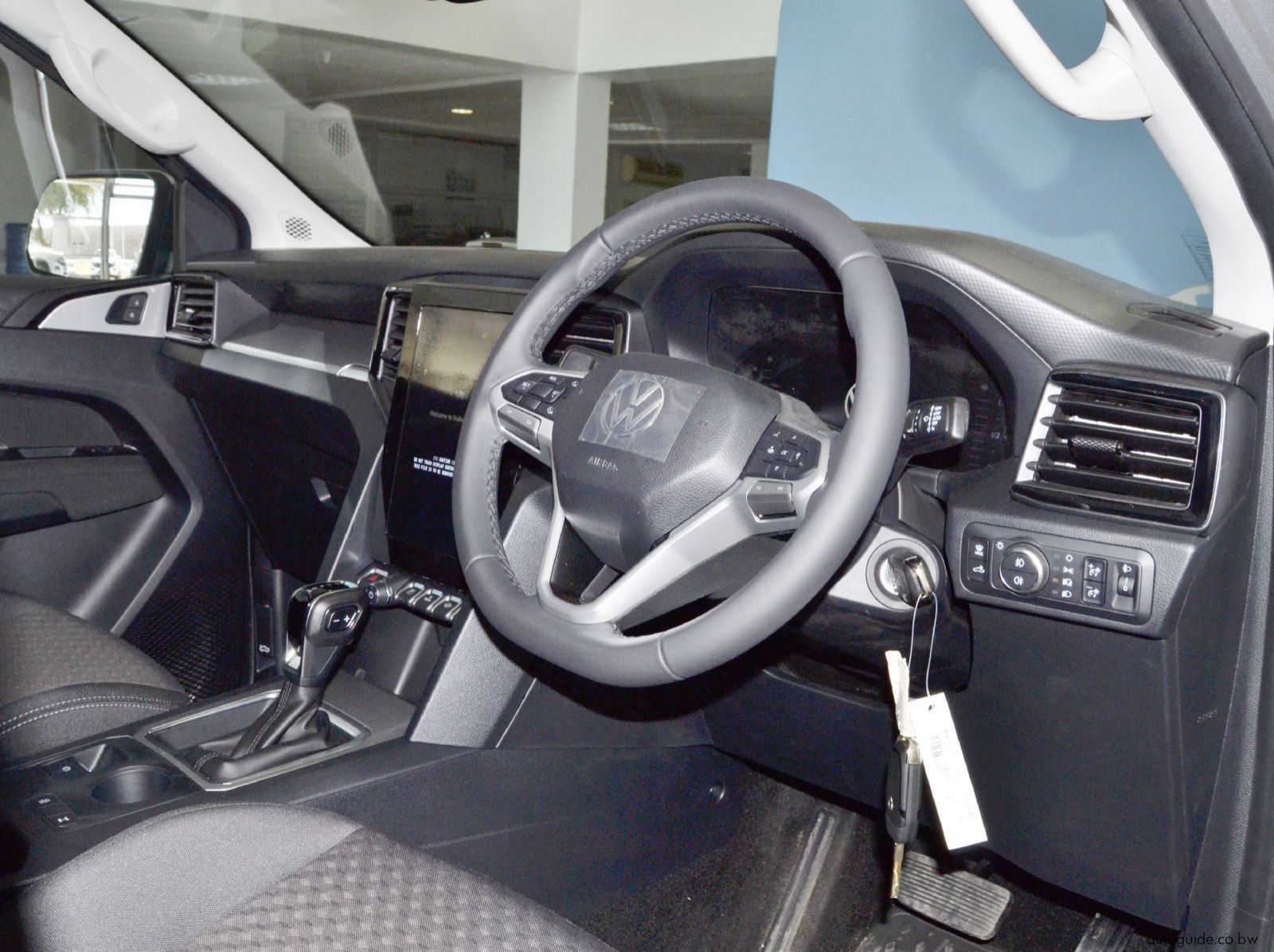 2025 Volkswagen Amarok Life - A/T - 4x2 pictures