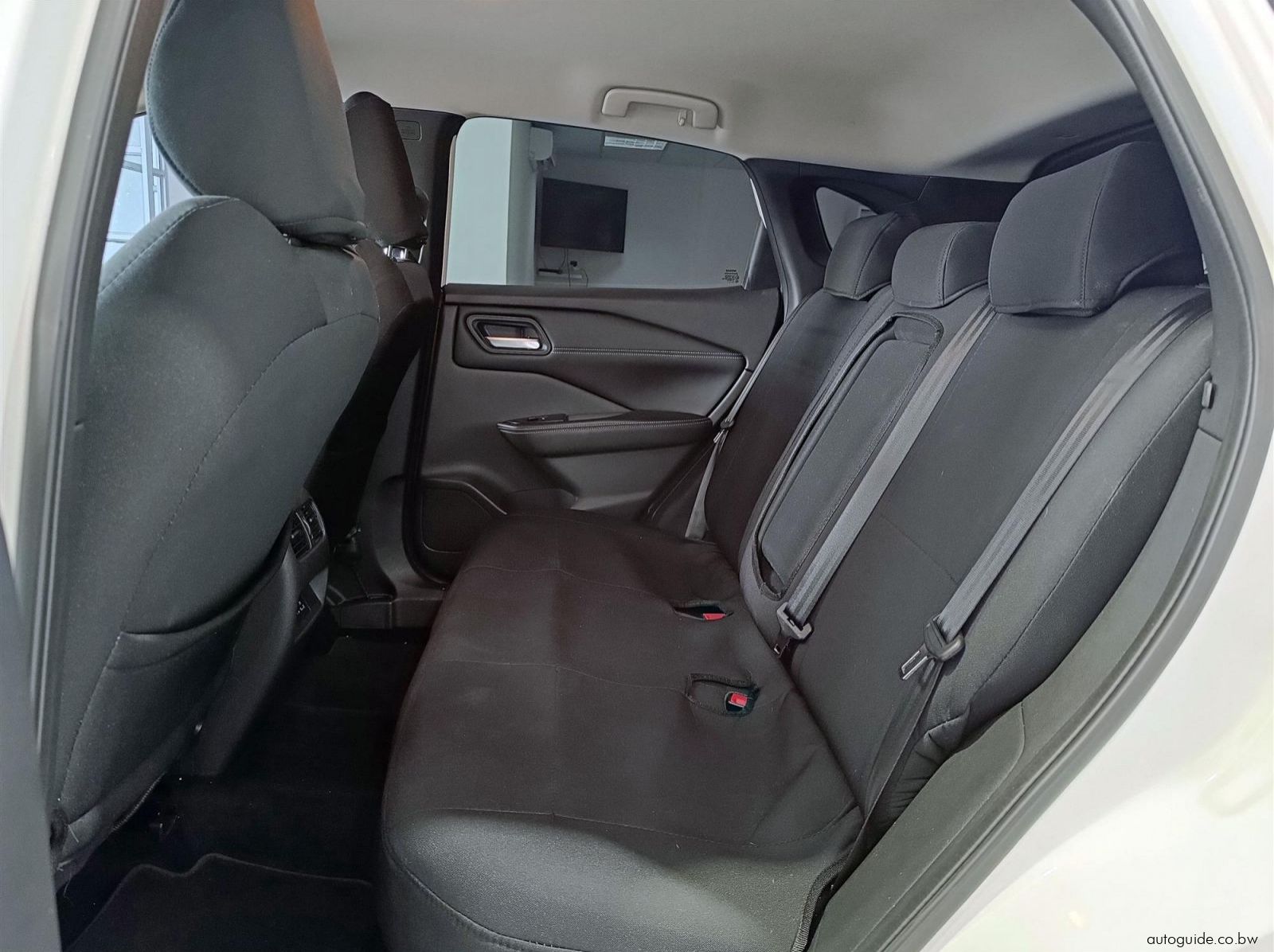 2023 Nissan Quashqai Acenta pictures