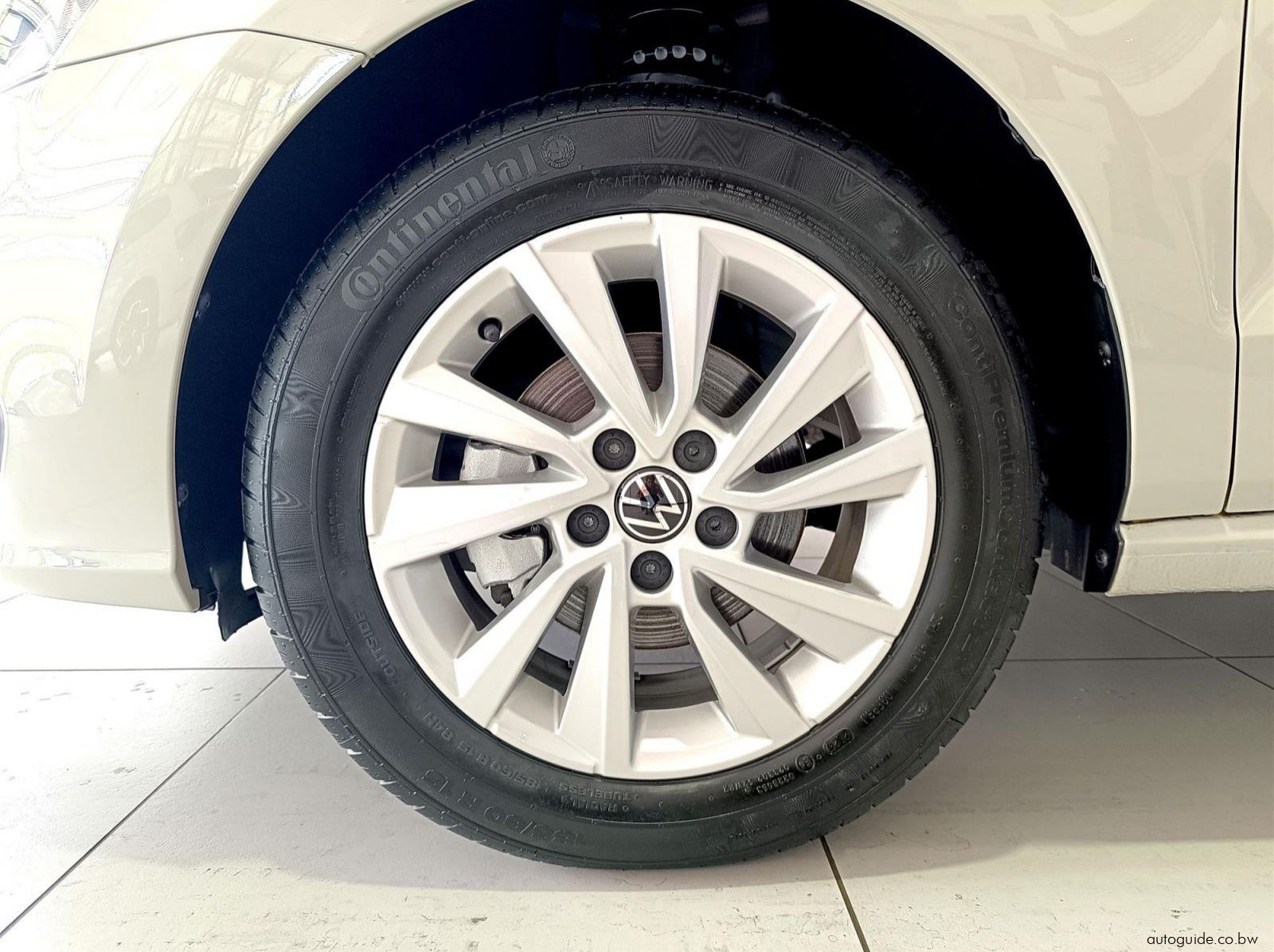 2025 Volkswagen Polo Vivo Life 1.4L pictures