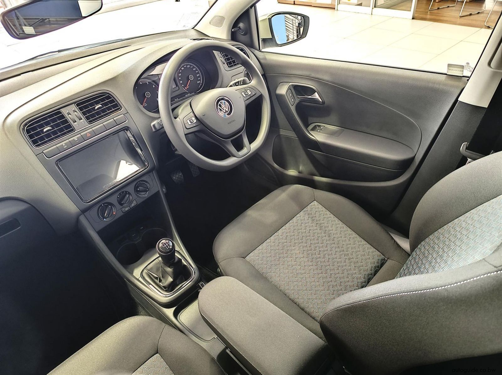 2025 Volkswagen Polo Vivo Life 1.4L pictures