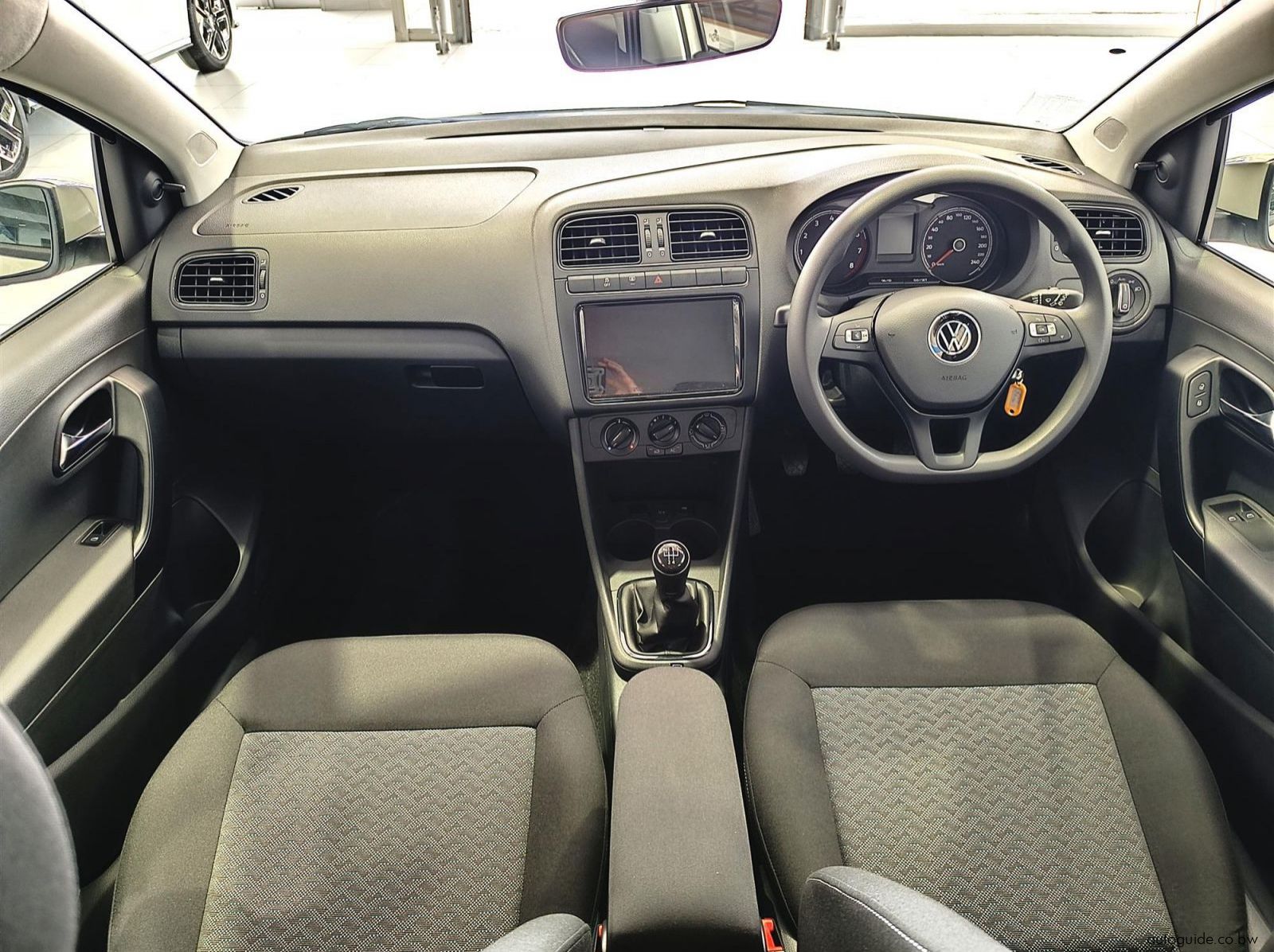 2025 Volkswagen Polo Vivo Life 1.4L pictures
