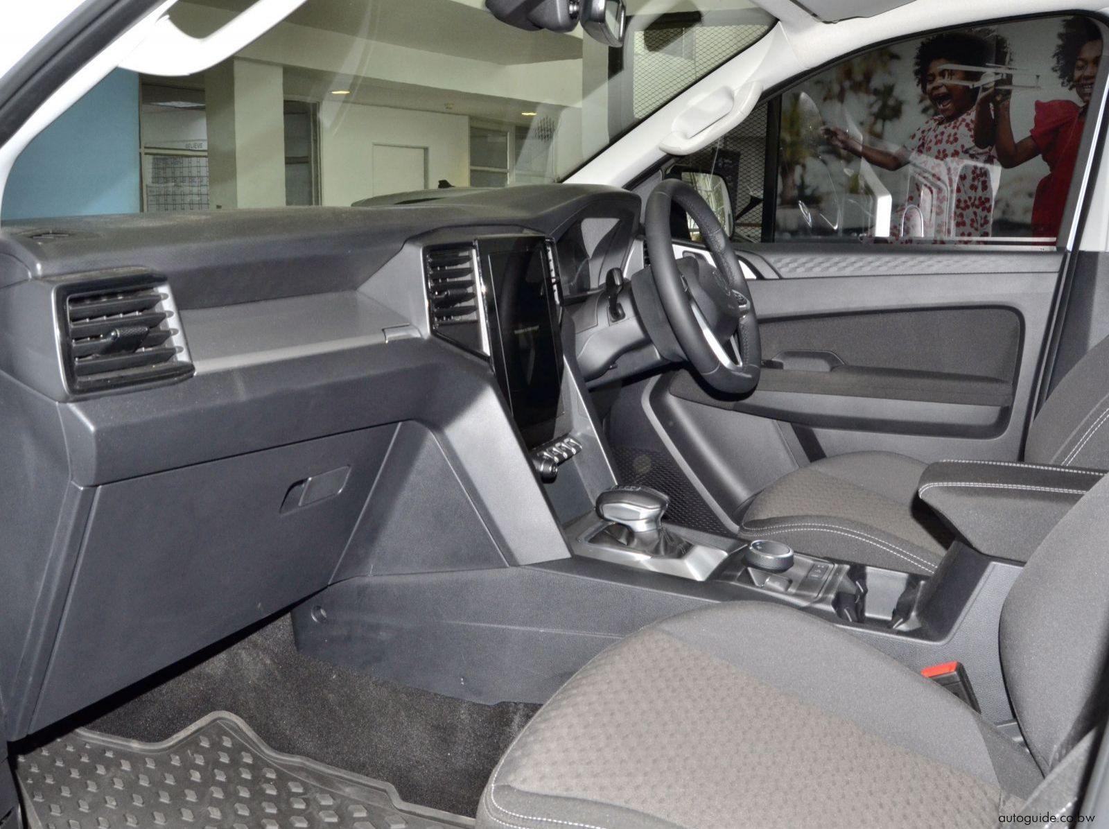 2025 Volkswagen Amarok Life 4Motion pictures