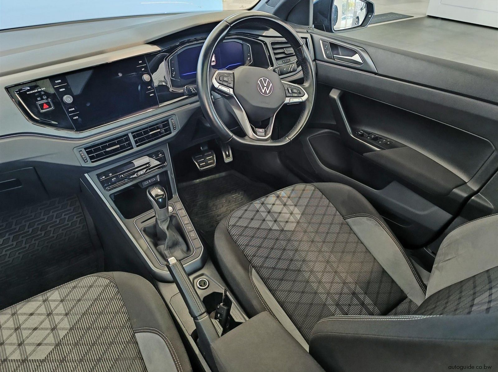 2024 Volkswagen Polo R-Line 1.0L TSi pictures