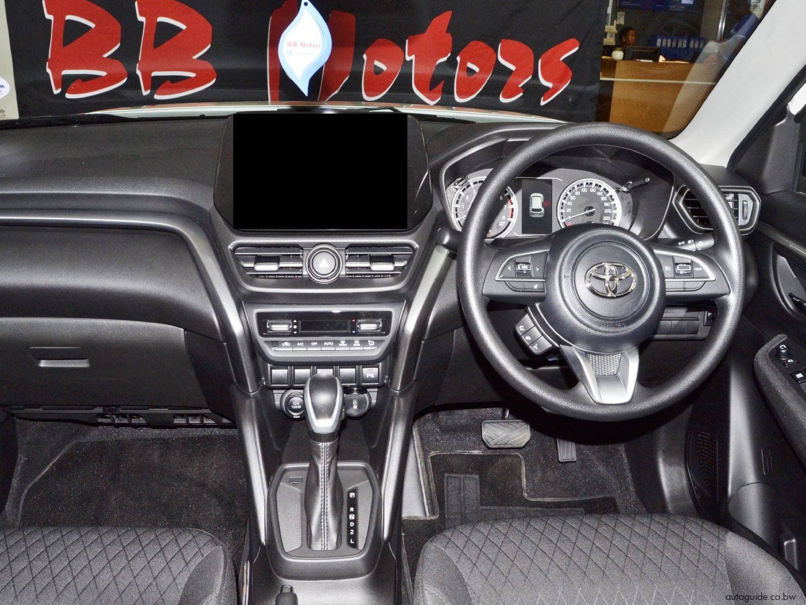 2025 Toyota Urban Cruiser XR photo