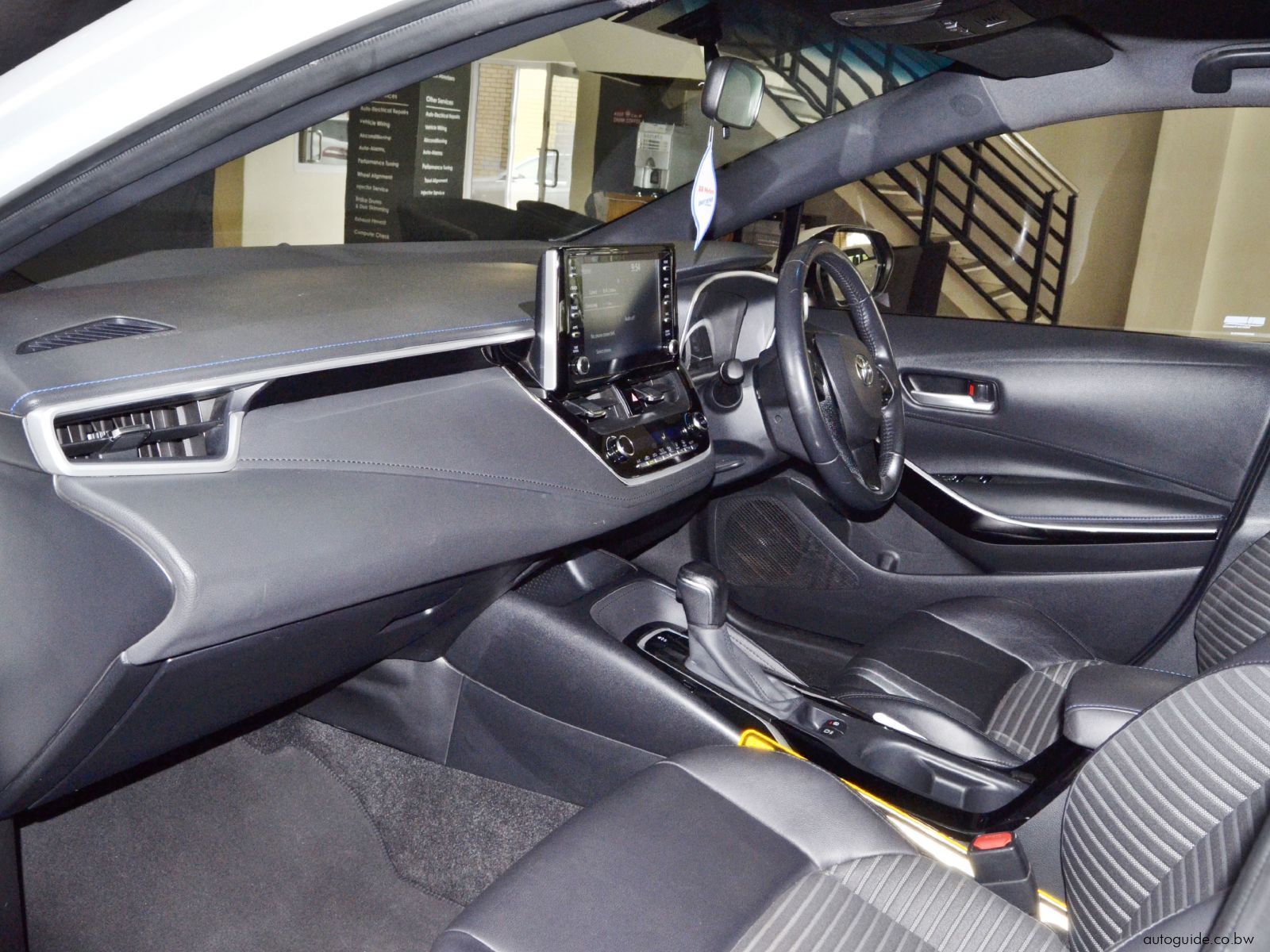 2020 Toyota Corolla XS photo