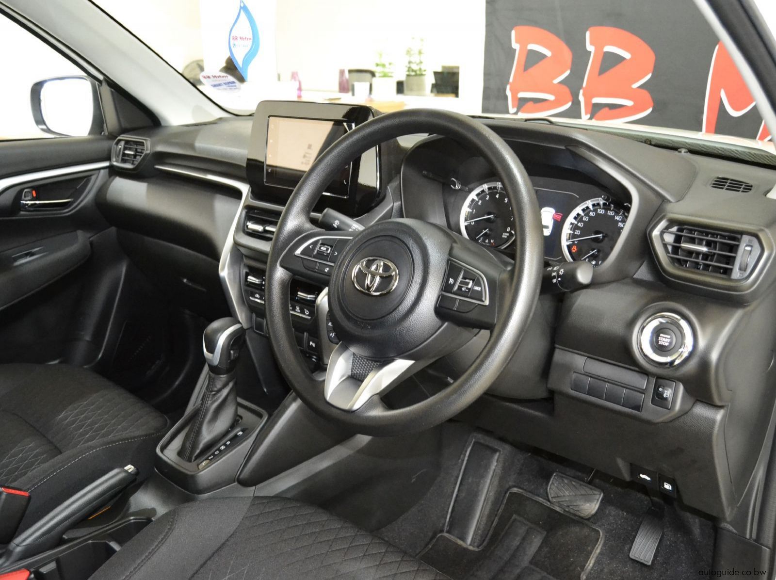 2025 Toyota Urban Cruiser XR pictures