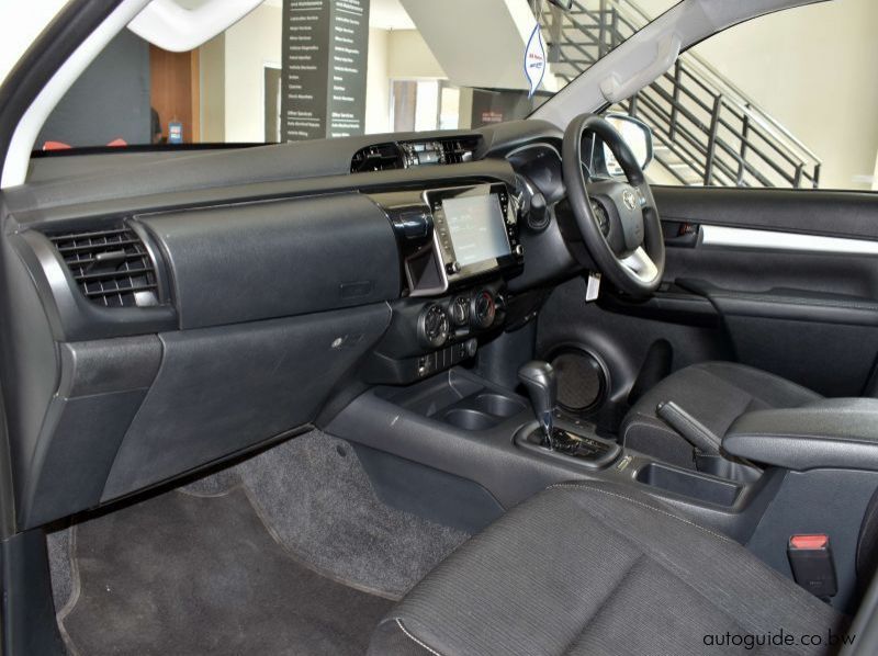 2023 Toyota Hilux Raider X pictures