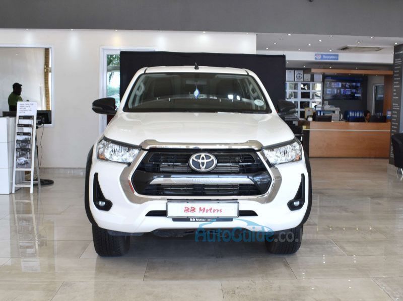 2023 Toyota Hilux Raider X pictures