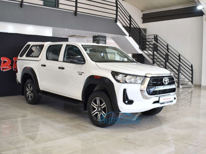 2023 Toyota Hilux Raider X pictures