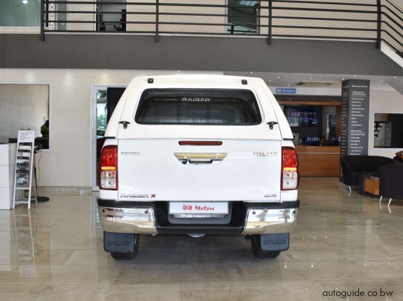 2023 Toyota Hilux Raider X pictures