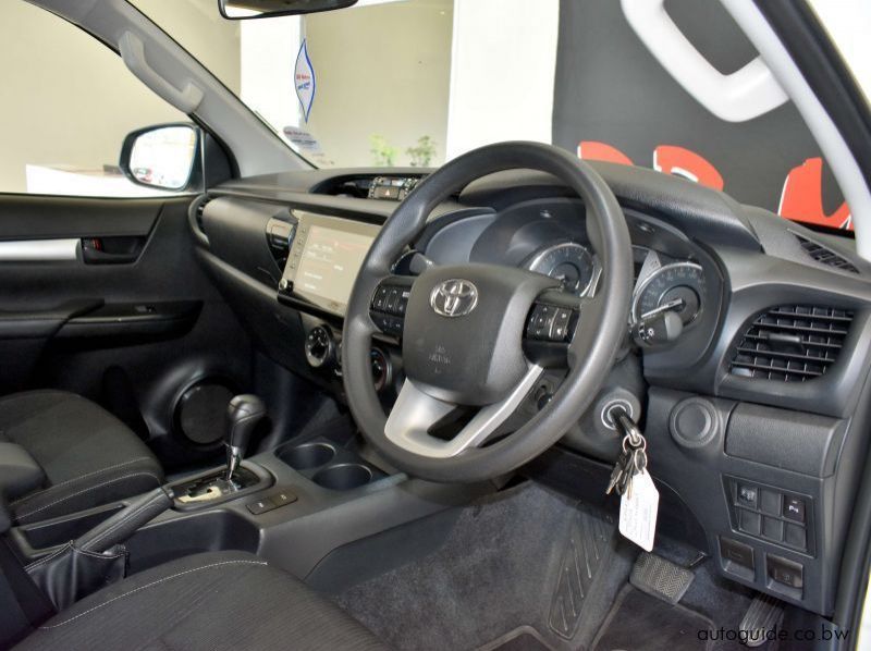 2023 Toyota Hilux Raider X pictures