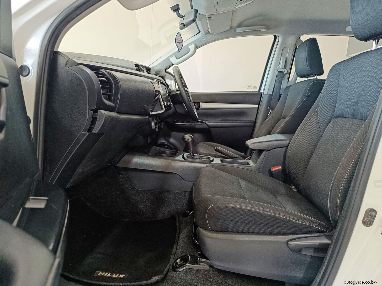 2023 Toyota Hilux Raider GD-6 2.4 4x4 AT pictures