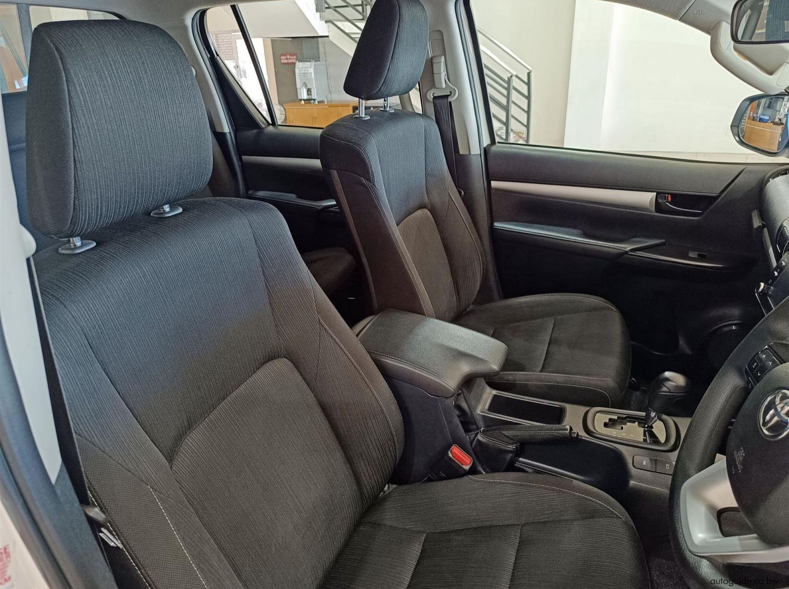 2023 Toyota Hilux Raider GD-6 2.4 4x4 AT pictures