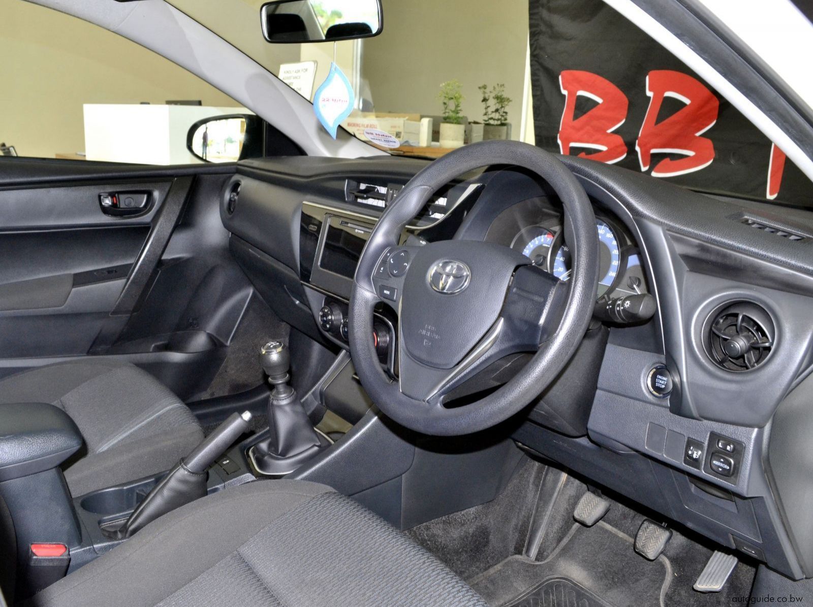 2024 Toyota Corolla Quest pictures