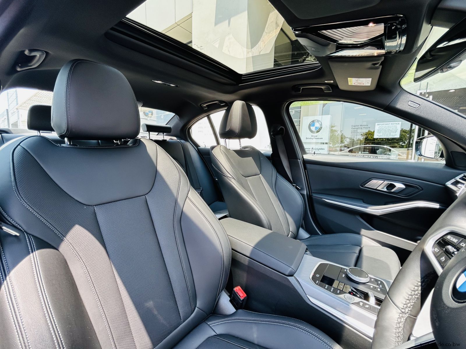 2025 BMW 320i LCI photo
