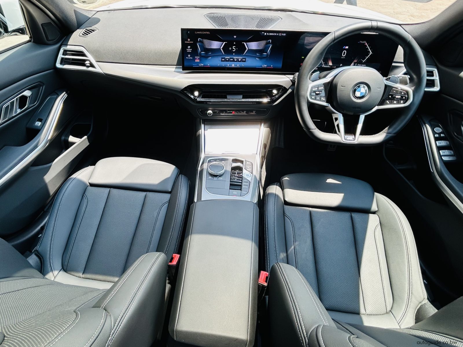 2025 BMW 320i LCI photo