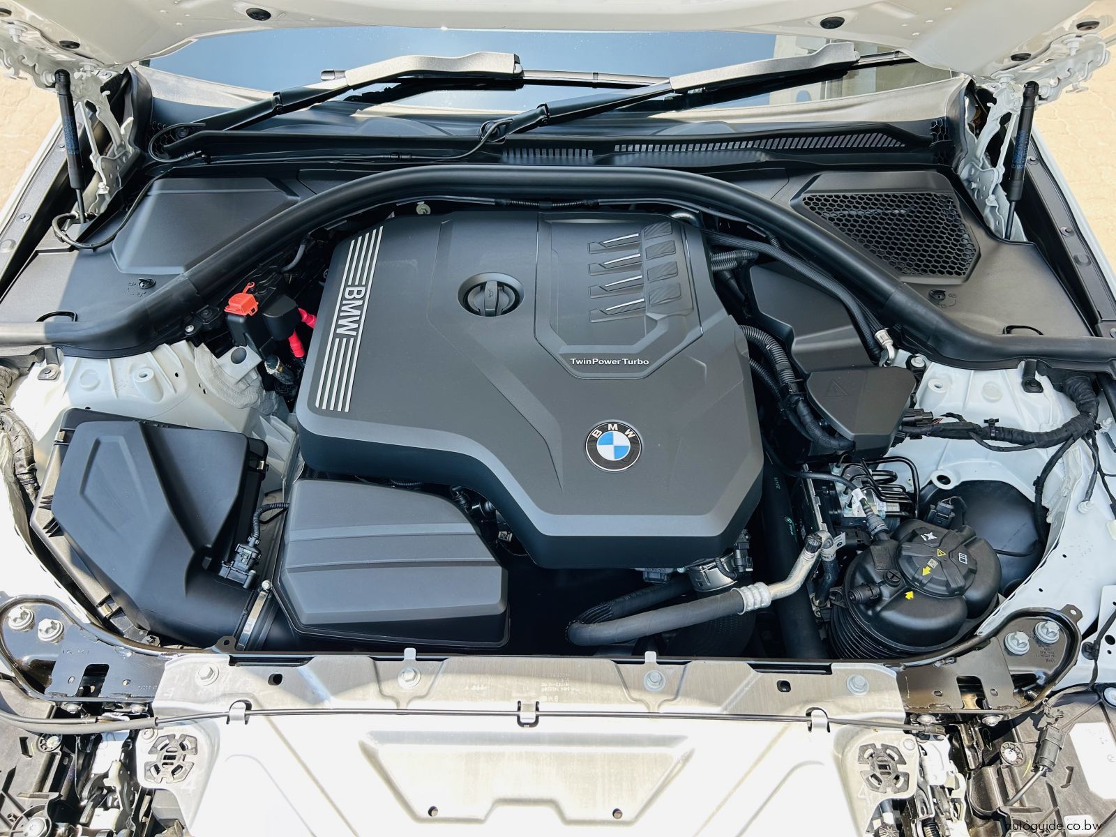 2025 BMW 320i LCI photo
