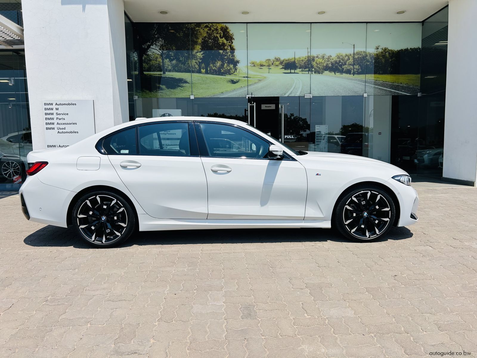 2025 BMW 320i LCI photo