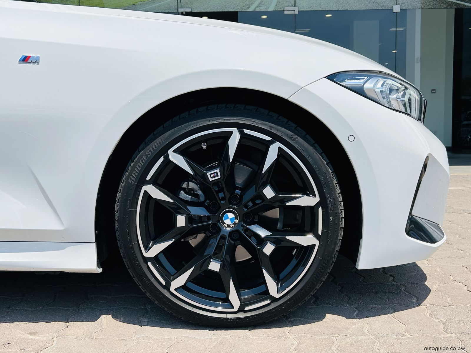 2025 BMW 320i LCI photo