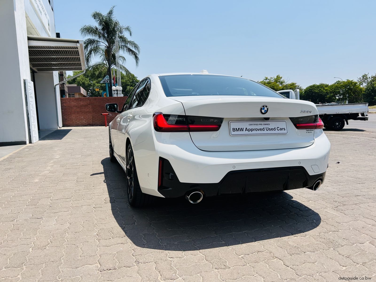 2025 BMW 320i LCI photo
