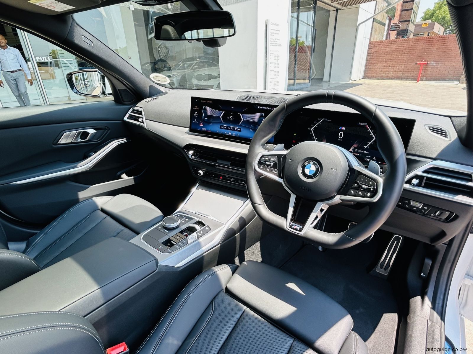 2025 BMW 320i LCI photo
